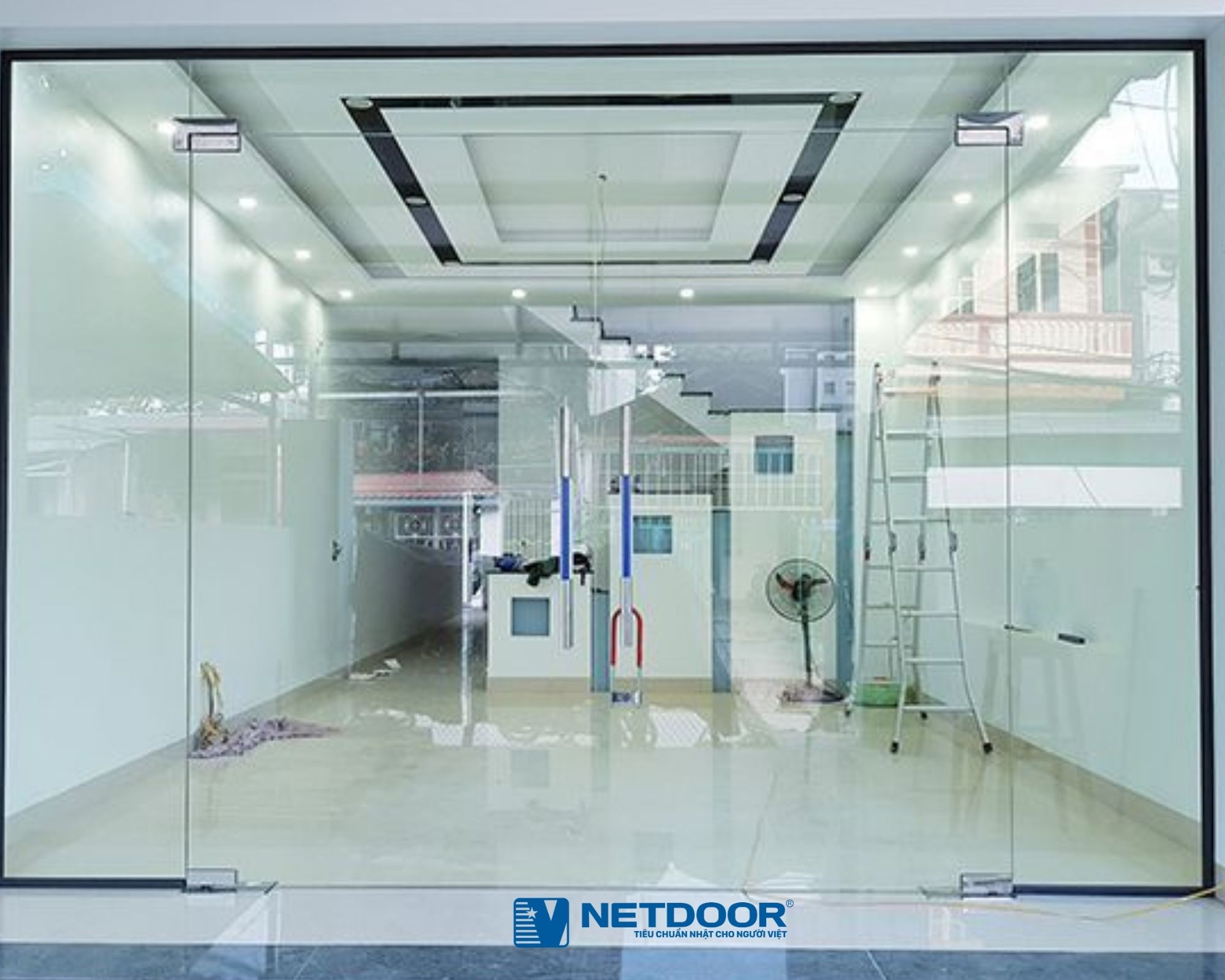 Chọn bản lề sàn Cửa kính ngày càng trở nên phổ biến trong các công trình kiến trúc