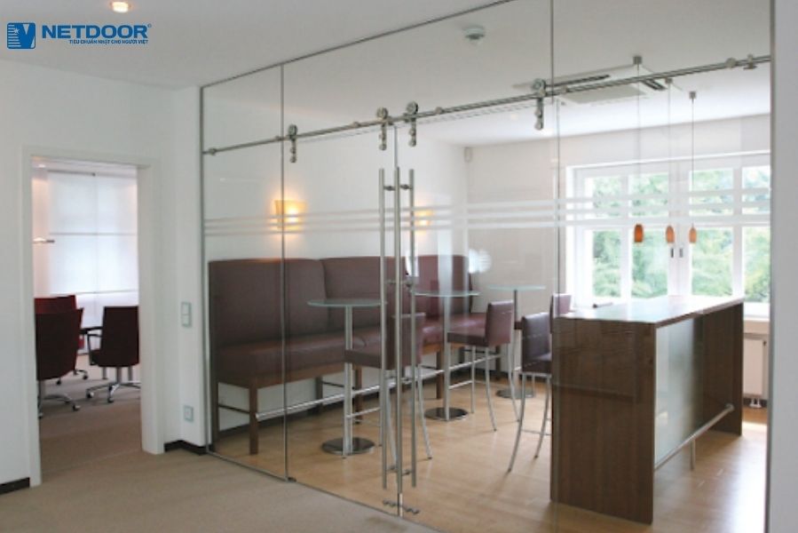 Cửa kính cường lực Cửa kính mang đến sự sang trọng cho nhiều công trình