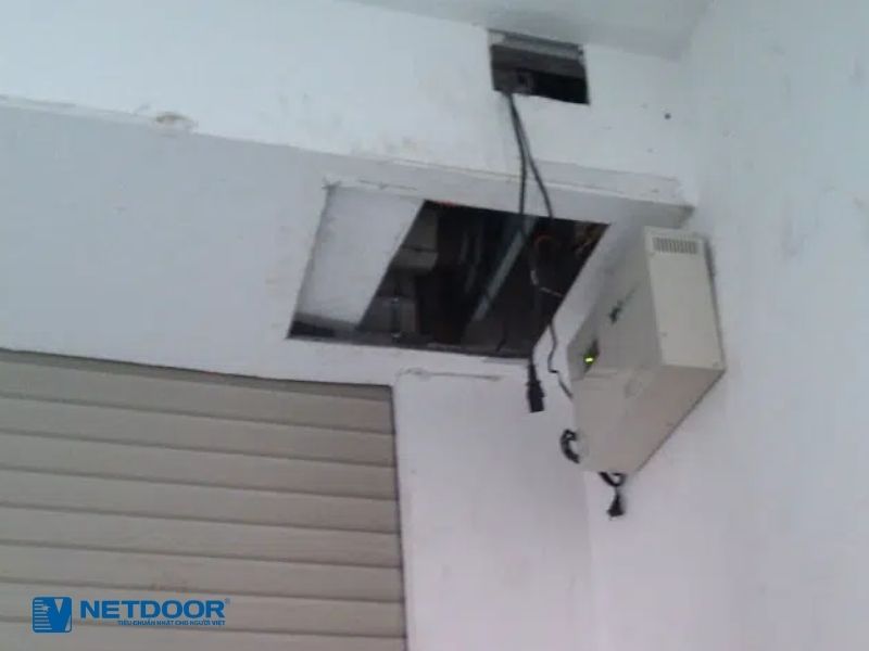 Trang bị lưu điện giúp cửa cuốn vận hành ngay cả khi mất điện