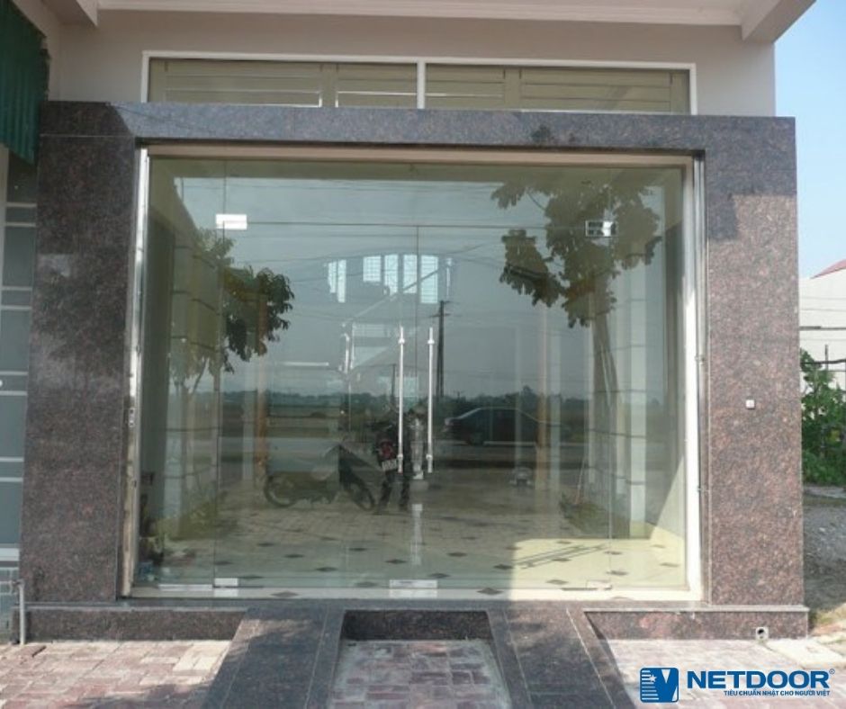 Cửa kính cho nhà phố